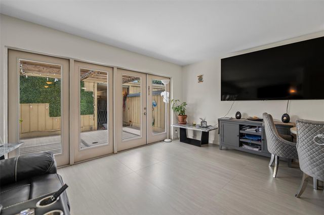 2025 Winrock Boulevard 165, Houston, TX 77057