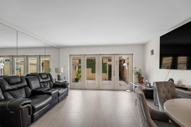 2025 Winrock Boulevard 165, Houston, TX 77057