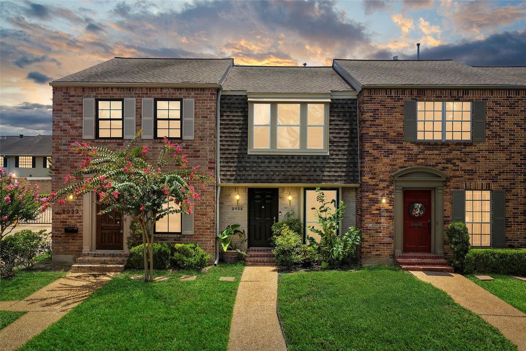 2025 Winrock Boulevard 165, Houston, TX 77057