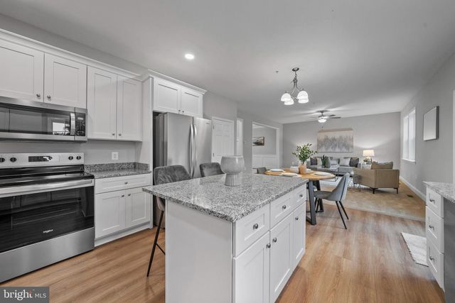 9 CANDLEBERRY DR, La Plata, MD 20646