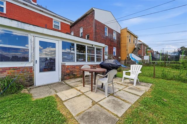 323 Birmingham Ave, Carrick, PA 15210