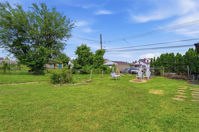 323 Birmingham Ave, Carrick, PA 15210