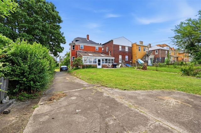 323 Birmingham Ave, Carrick, PA 15210