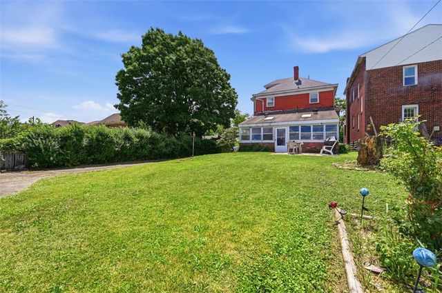 323 Birmingham Ave, Carrick, PA 15210