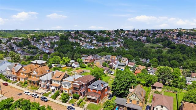 323 Birmingham Ave, Carrick, PA 15210