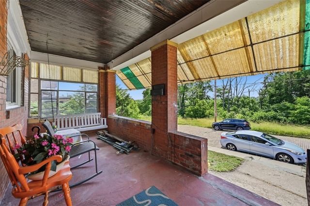 323 Birmingham Ave, Carrick, PA 15210