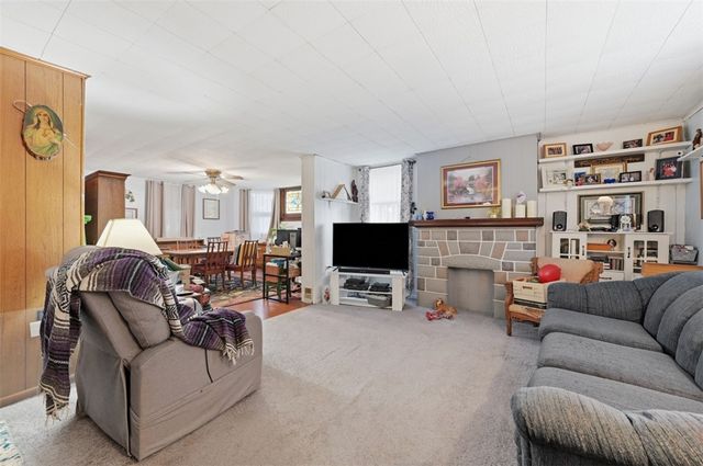 323 Birmingham Ave, Carrick, PA 15210