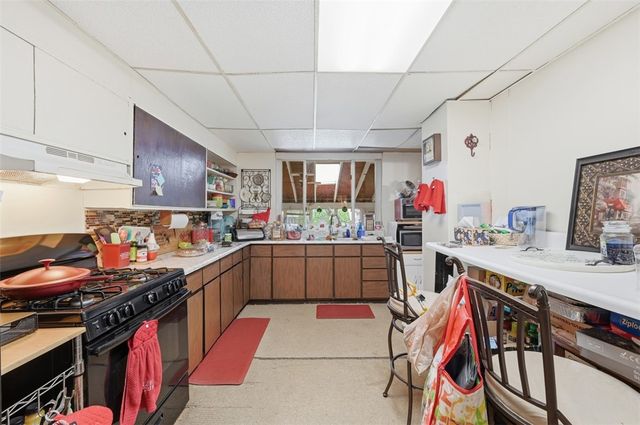 323 Birmingham Ave, Carrick, PA 15210