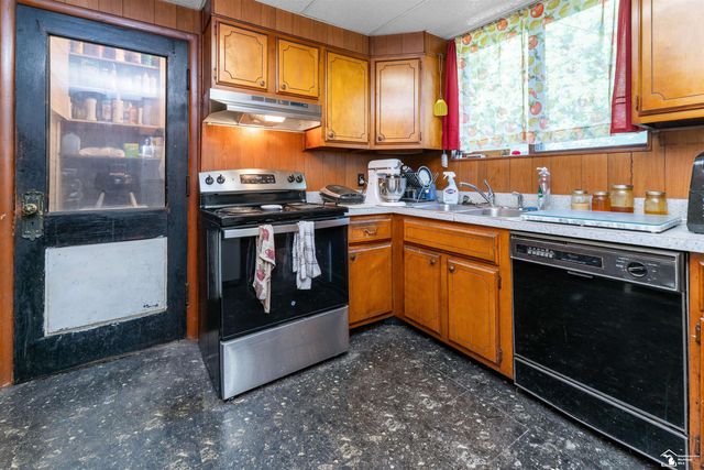 4392 Pacific Street, Detroit, MI 48204