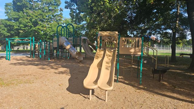 73 Highland St 4, Waltham, MA 02453