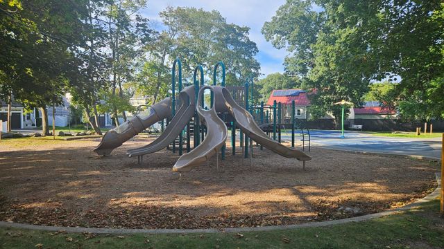 73 Highland St 4, Waltham, MA 02453