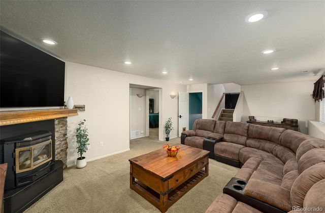 758 E Woodleaf Drive, Pueblo, CO 81007