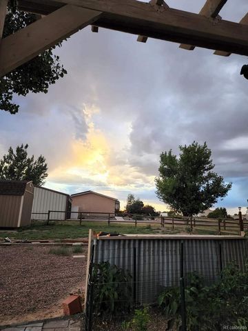 758 E Woodleaf Drive, Pueblo, CO 81007