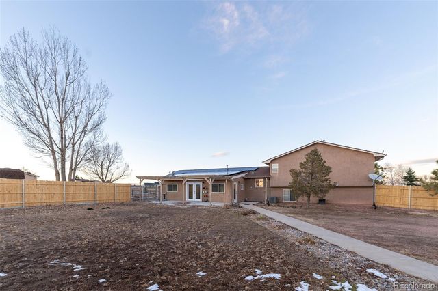 758 E Woodleaf Drive, Pueblo, CO 81007