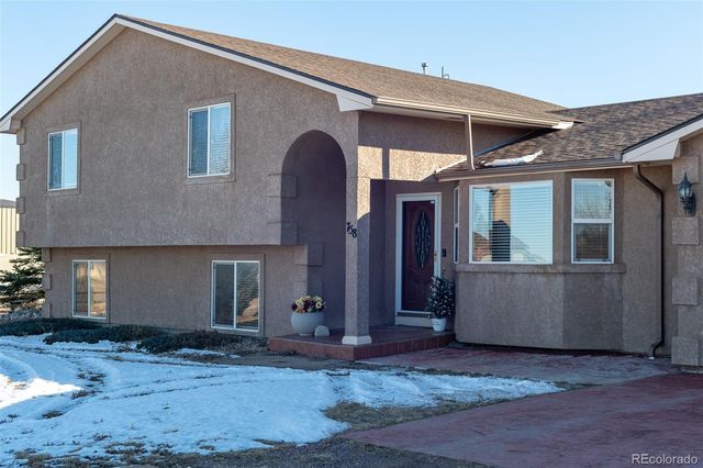 758 E Woodleaf Drive, Pueblo, CO 81007