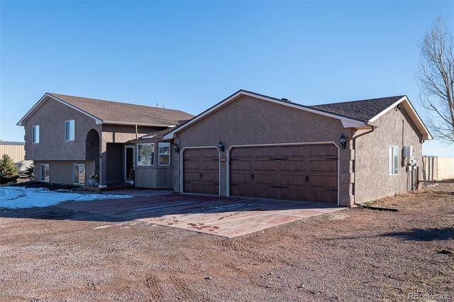 758 E Woodleaf Drive, Pueblo, CO 81007