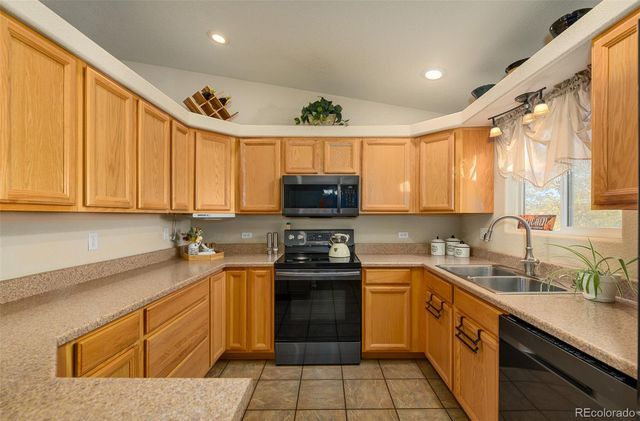 758 E Woodleaf Drive, Pueblo, CO 81007