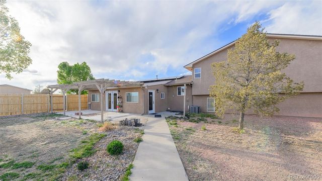 758 E Woodleaf Drive, Pueblo, CO 81007