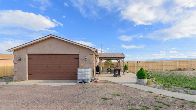 758 E Woodleaf Drive, Pueblo, CO 81007