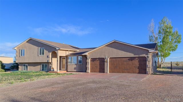 758 E Woodleaf Drive, Pueblo, CO 81007