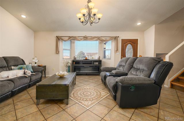 758 E Woodleaf Drive, Pueblo, CO 81007