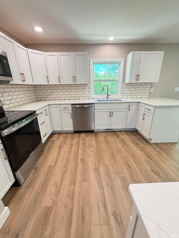 5318 Kratzville Road, Evansville, IN 47710