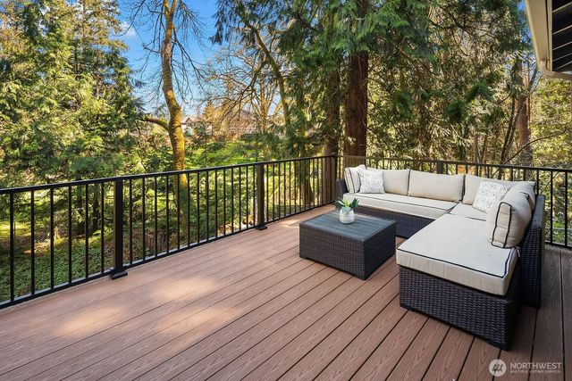 2836 241st Avenue SE, Sammamish, WA 98075