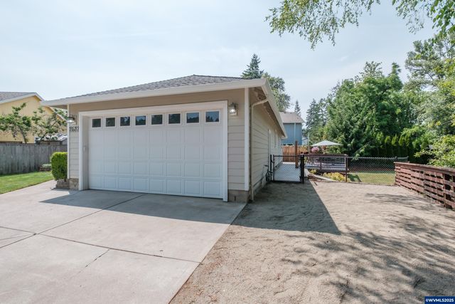 2587 Hoodoo Dr NW, Salem, OR 97304