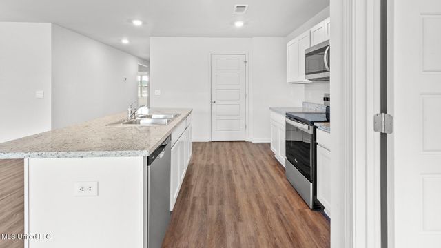 805 Fairway Avenue, Byram, MS 39272