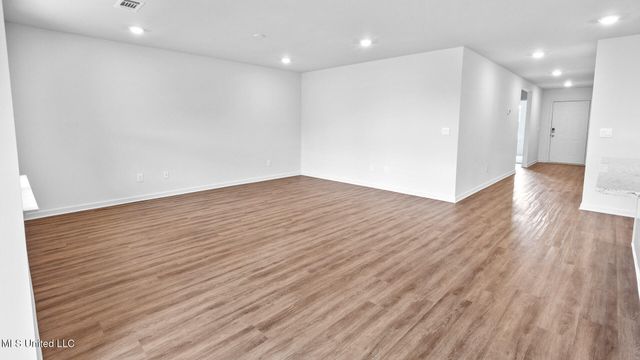 805 Fairway Avenue, Byram, MS 39272