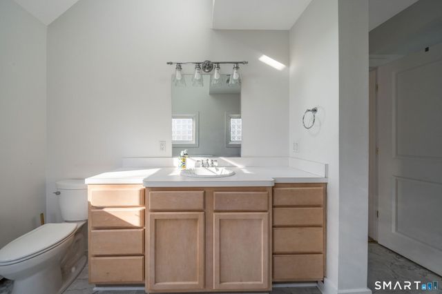 90 Boston Post Road, Madison, CT 06443