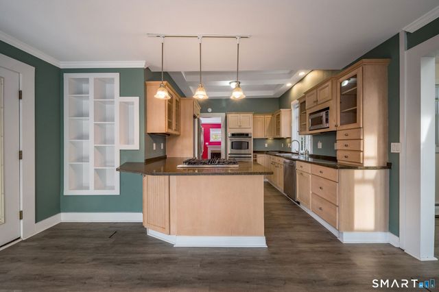 90 Boston Post Road, Madison, CT 06443