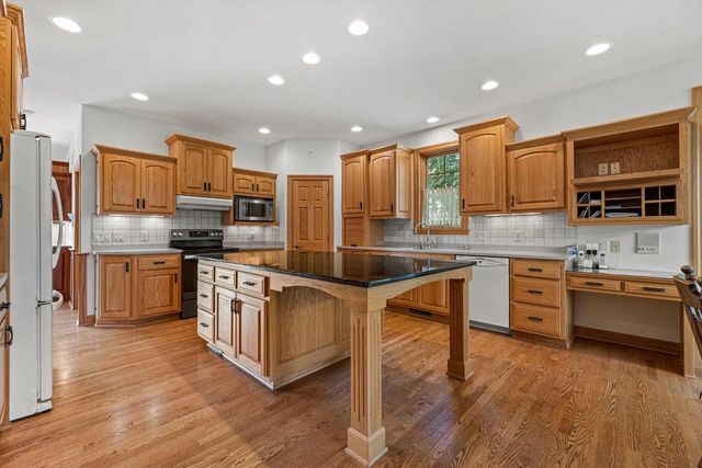 S94W23620 Kunzendorf COURT, Big Bend, WI 53103