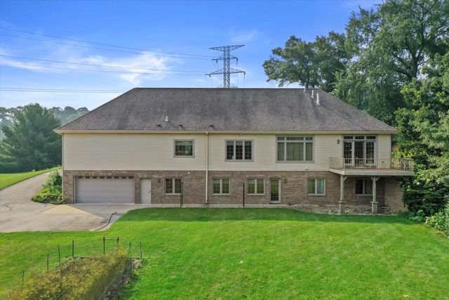 S94W23620 Kunzendorf COURT, Big Bend, WI 53103