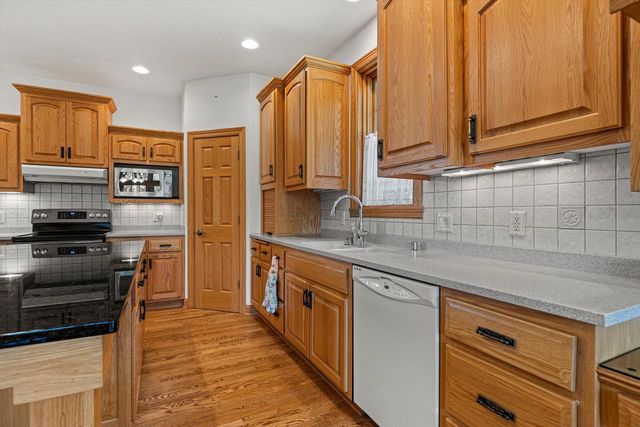 S94W23620 Kunzendorf COURT, Big Bend, WI 53103