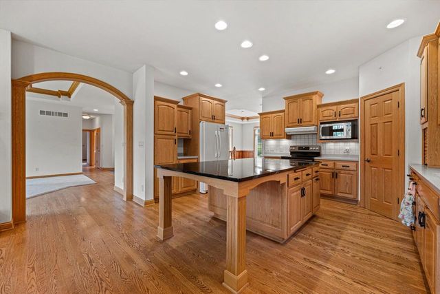 S94W23620 Kunzendorf COURT, Big Bend, WI 53103