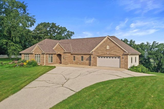 S94W23620 Kunzendorf COURT, Big Bend, WI 53103