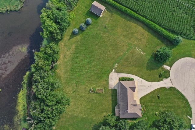 S94W23620 Kunzendorf COURT, Big Bend, WI 53103