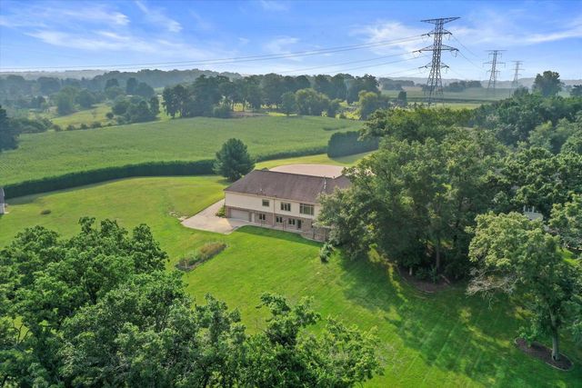 S94W23620 Kunzendorf COURT, Big Bend, WI 53103