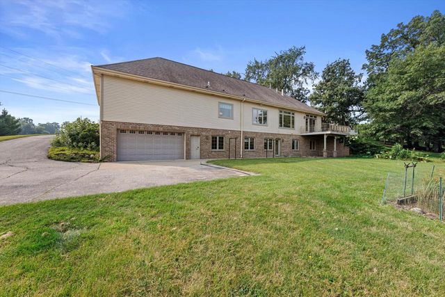 S94W23620 Kunzendorf COURT, Big Bend, WI 53103