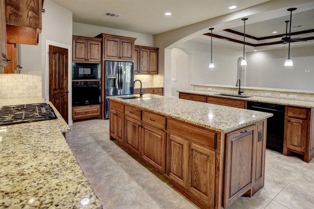 121 Wagon Gap CT, Bastrop, TX 78602