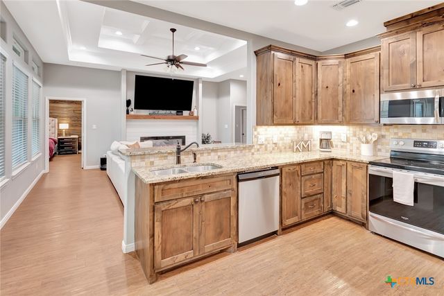 102 Tiki Court, Victoria, TX 77904