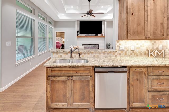 102 Tiki Court, Victoria, TX 77904