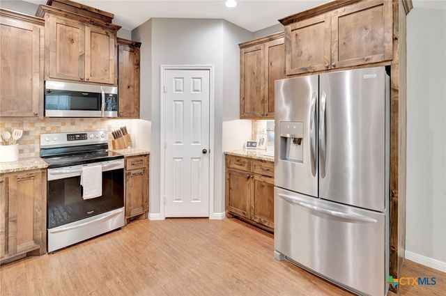 102 Tiki Court, Victoria, TX 77904