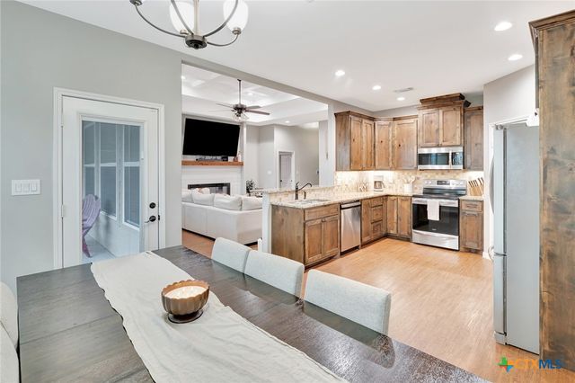 102 Tiki Court, Victoria, TX 77904