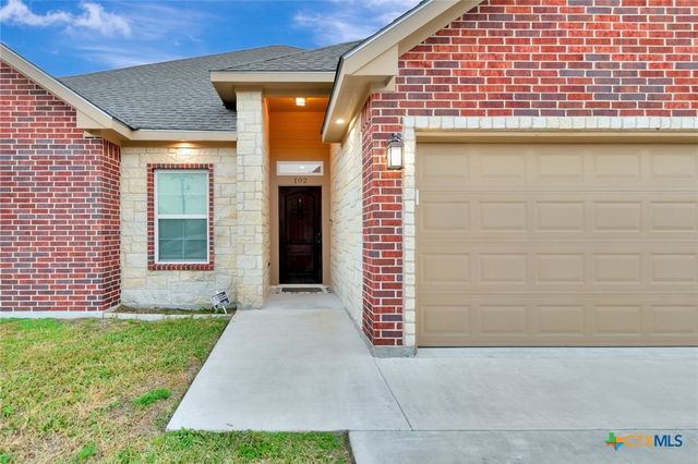 102 Tiki Court, Victoria, TX 77904