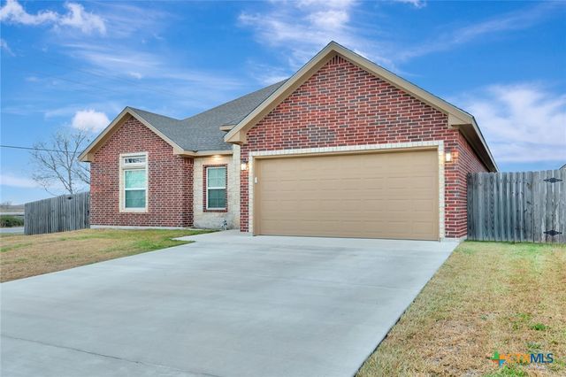 102 Tiki Court, Victoria, TX 77904