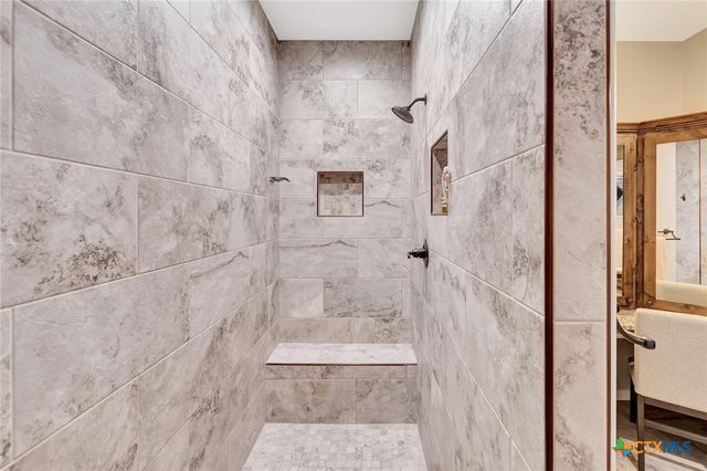 102 Tiki Court, Victoria, TX 77904