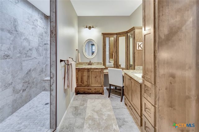 102 Tiki Court, Victoria, TX 77904