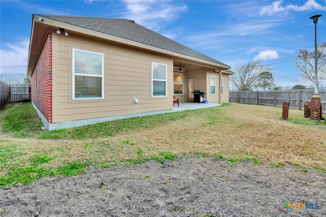 102 Tiki Court, Victoria, TX 77904